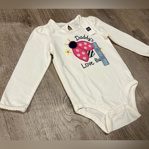 NWT GAP Daddy’s Love Bug Bodysuit | Baby Girl Ladybug One Piece 18-24M - Picture 4 of 5